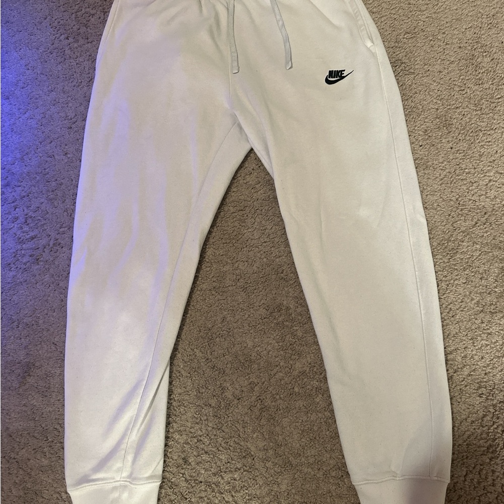 Nike White Sweatpants Relaxed Fit Tapered Design